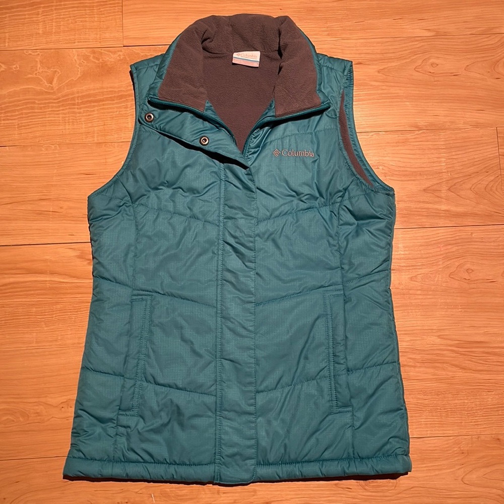 Columbia women’s XS teal puffer vest
